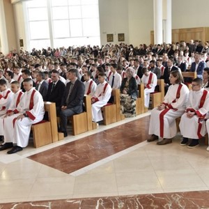 Biskup Šaško podijelio sakrament svete potvrde u Župi sv. Petra apostola